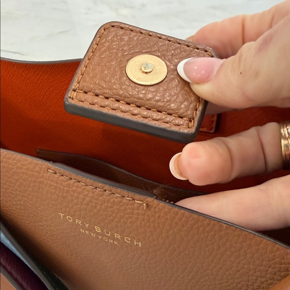 Tory Burch Perry Fine Leather Tote - Picture 8 of 16